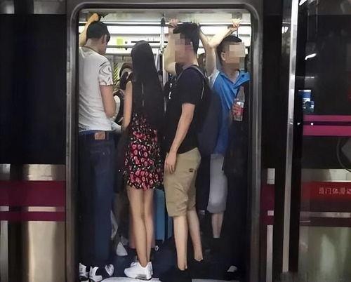 自拍爆臀在线视频,自拍爆臀视频引发热议，揭秘现代社交新现象